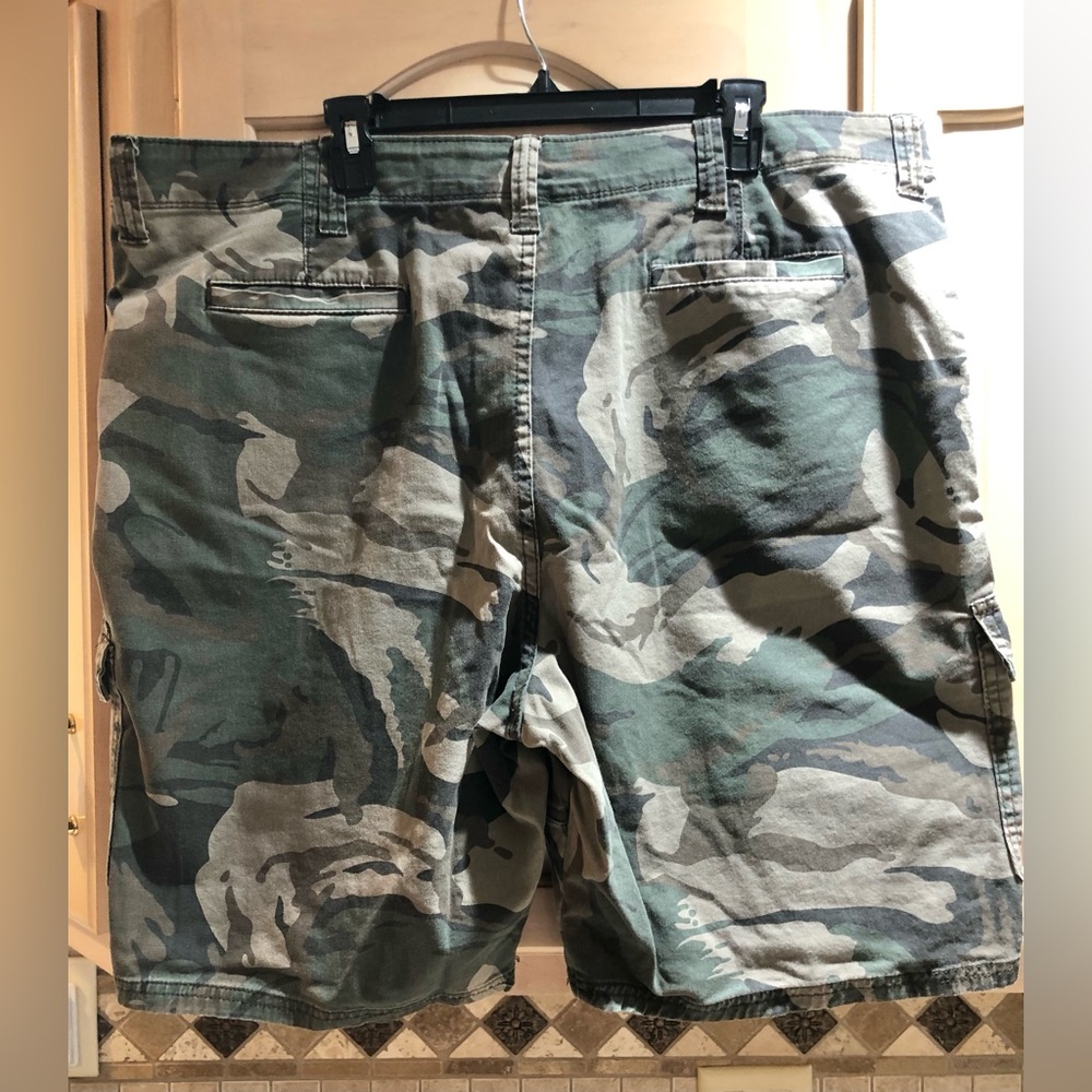 Wrangler Green Camo Cargo Tech Shorts Sz. 44 - Picture 2 of 7